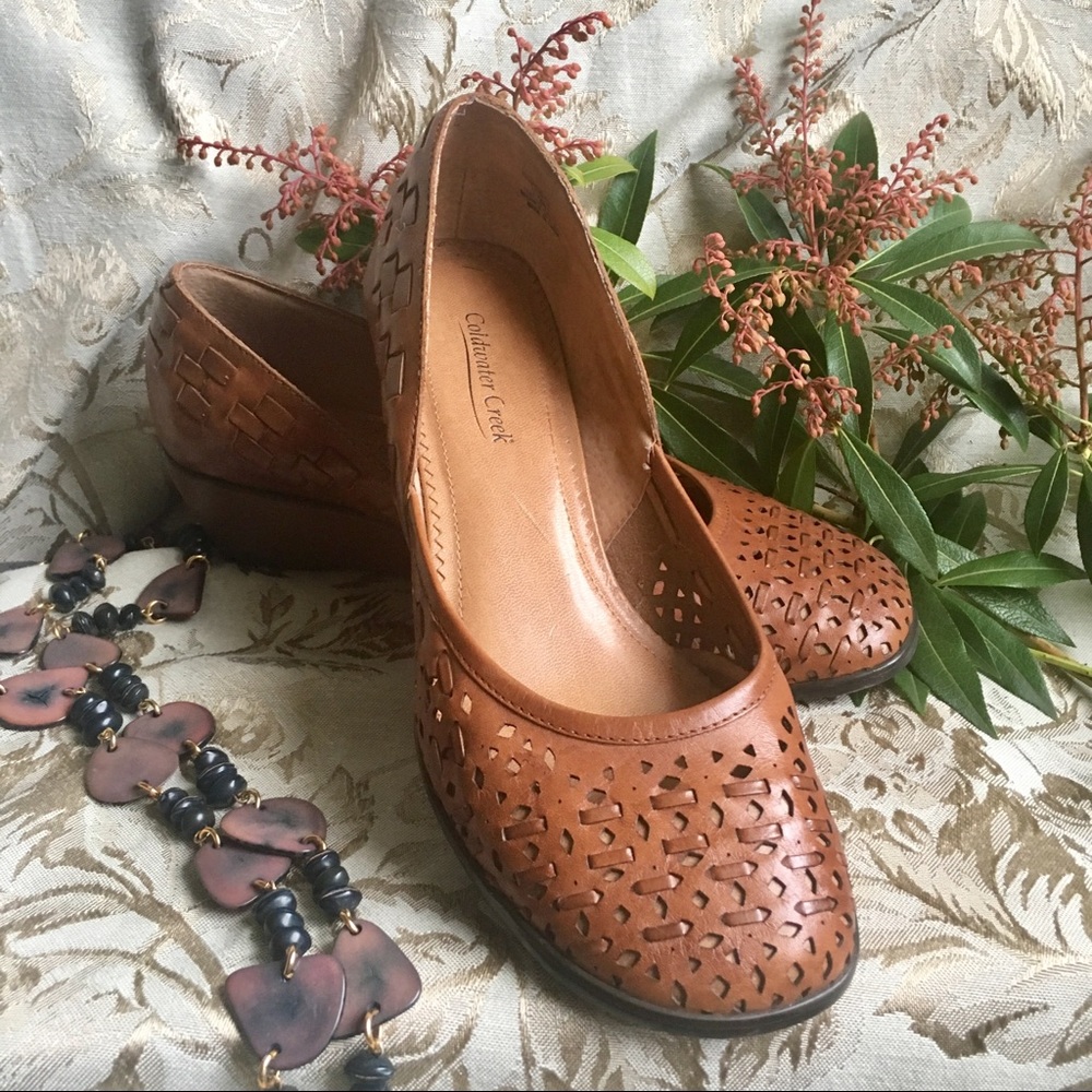 Coldwater Creek Triangle Perforated Leather Wedges